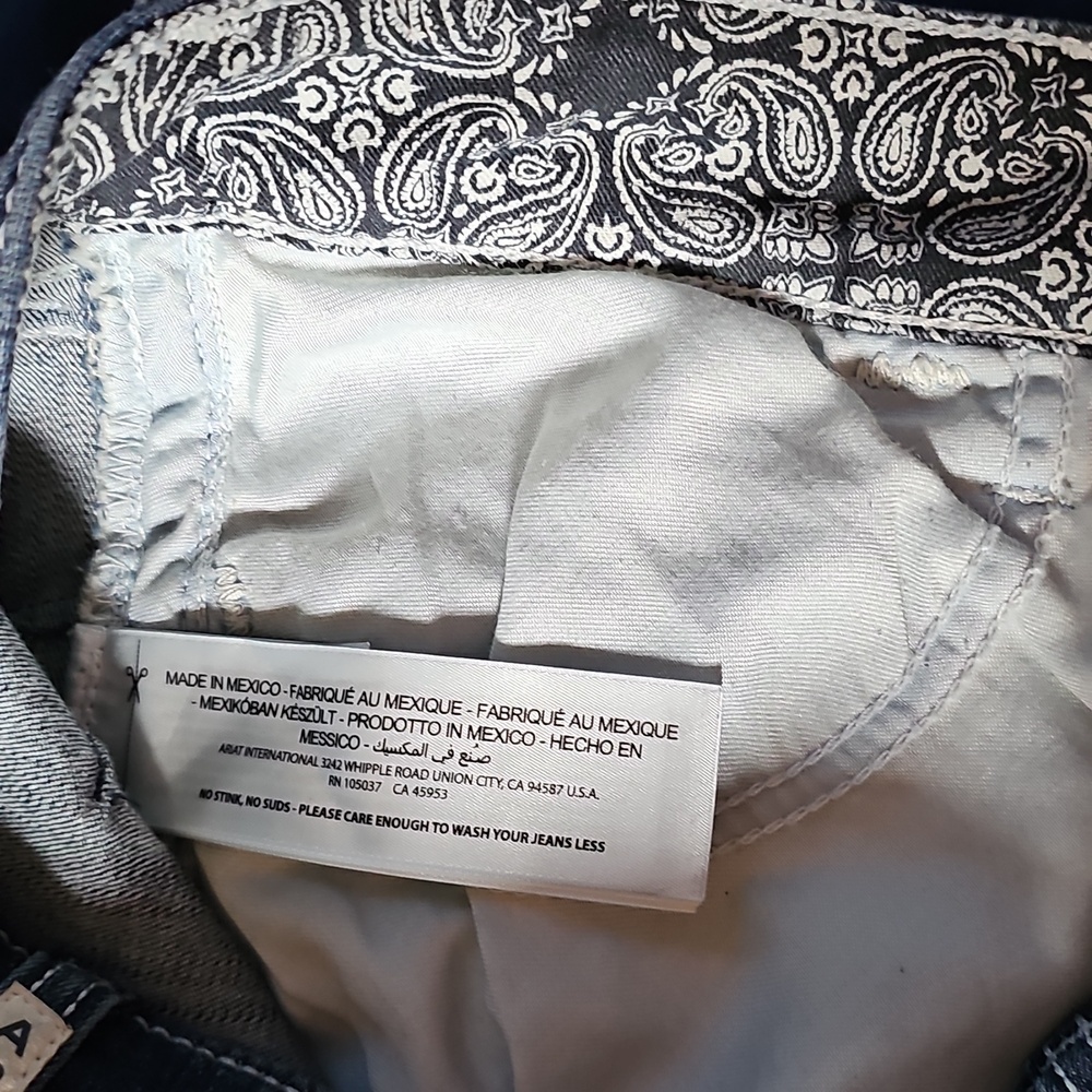 Ariat Indigo Bootcut Jeans with White Contrast Stitching - Picture 10 of 16